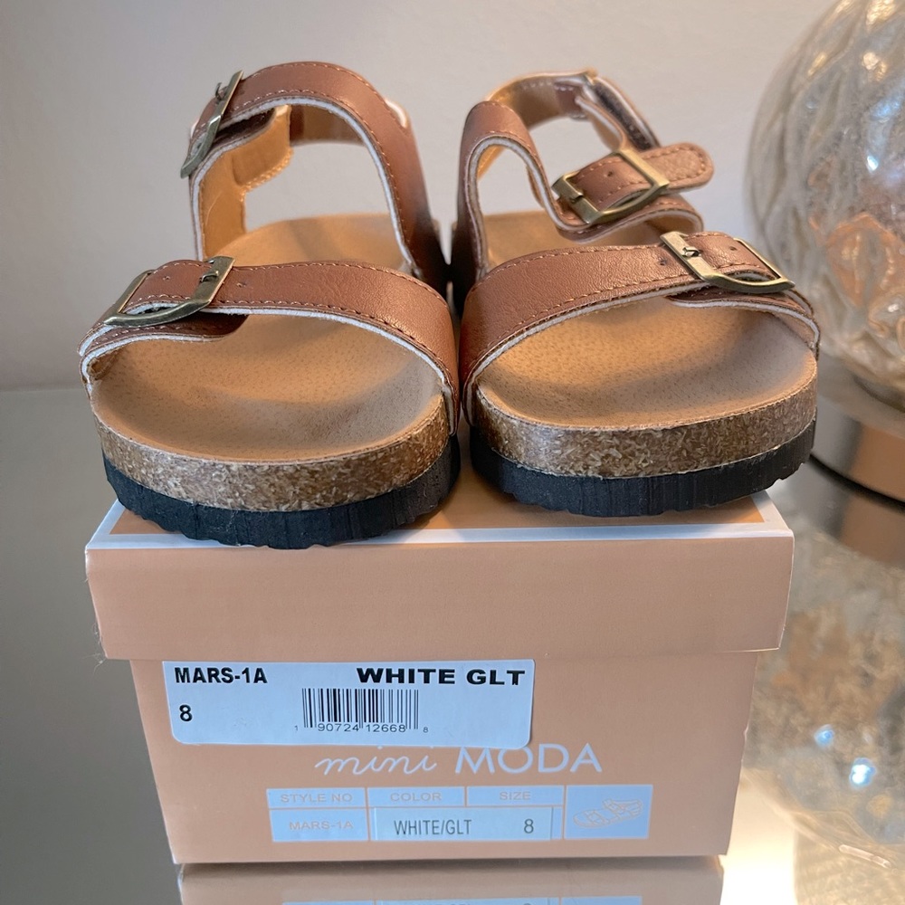 Mini Moda girl’s sandals. Size 8. Leather in color chestnut. Never worn.